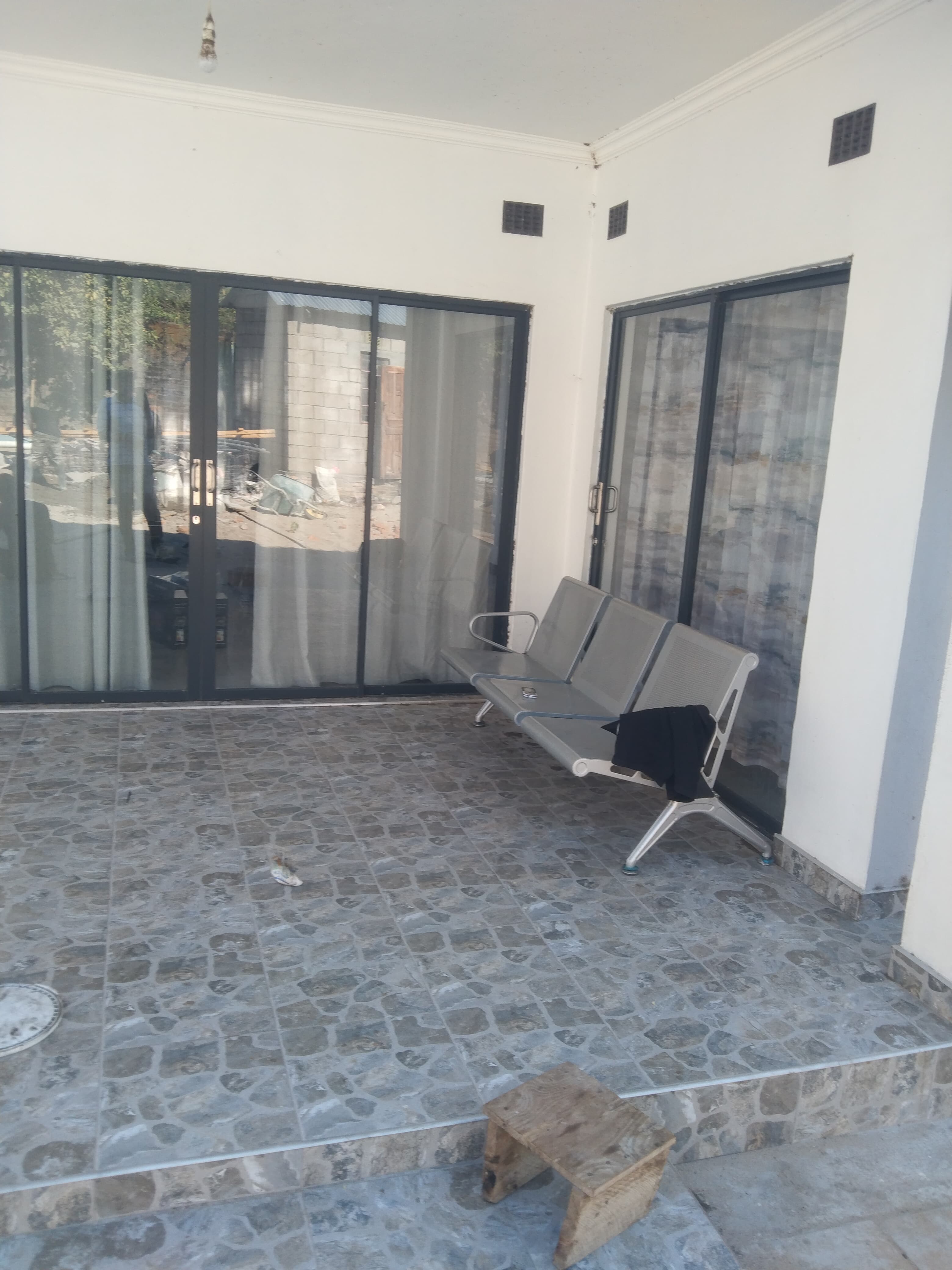 Safety Glass Installation Safety glass installation for residential use